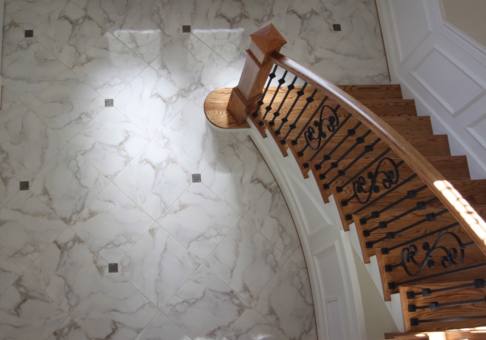 calcatta-gold-marble-floor